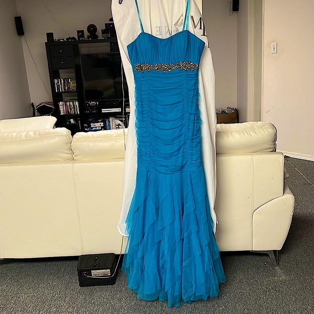 Original Hailey by Adrianna Papell dress in blue.
